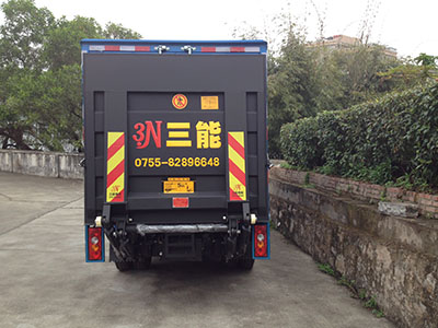 貨車尾部標志板的要求，確保行車安全的重要因素